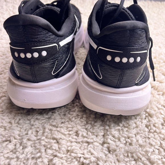 Men’s Diadora Nucleo 2 running shoes preowned size 10.5
